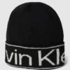CK Calvin Klein Beanie Mit Label-Detail Modell 'ECO REVERSO' - Schwarz -Damenbekleidungsgeschäft 60rj8e9p94ojgcif84o36haiad438jpj8h630ka1713kml1ia97kkkpj6d4kciai613l4k1pako3aeah8d3jadpo6lj3cpb274rm6c1kcdgjao9icco3ae1pchi30dj66cr3ad8