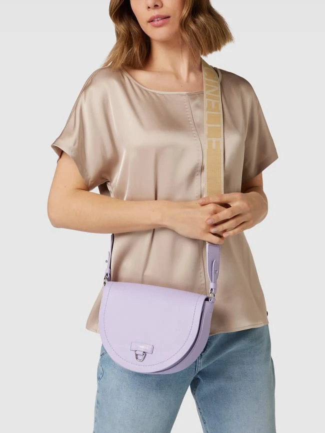 Coccinelle Saddle Bag Mit Label-Detail Modell 'BLAIRE' - Flieder 3 Coccinelle Saddle Bag Mit Label-Detail Modell 'BLAIRE' - Flieder