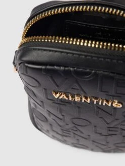 VALENTINO BAGS Handytasche Mit Allover-Logo Modell 'RELAX' - Schwarz 7 VALENTINO BAGS Handytasche Mit Allover-Logo Modell 'RELAX' - Schwarz -Damenbekleidungsgeschäft 61a46e2eal2ksc2b9t2l6lhg8gqjec9o754jihii89b5ah1n657kicih710laca96p95ak9hap746d9p98o64dr6c5i62cr56os3ac1kc8omao9jchi3gp32c5hmapb26sqjcc8