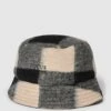 Jake*s Casual Bucket Hat Mit Karomuster - Schwarz -Damenbekleidungsgeschäft 64rlajae691l2ji5a11kogae99846ea2616j2jajah644caf6d2l2k9k8hb30c2k6l5l0hqb6lb4ae1o9ko64oj4c4r32oj668p62c9k6hhj2e9i61i3aohgc4pj8p9h70rj0cg