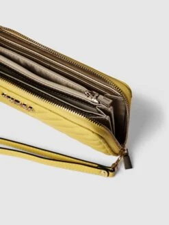 Guess Portemonnaie Mit Label-Details Modell 'KEILLAH' - Gelb -Damenbekleidungsgeschäft 654jcc238d53cgpp6p24ehac6t8kqkqj6d8l4jaea9244d1mal330gad8cs4mli9753kcg9k64o4uhal8l3j2dr2c9hjco9o6csm6chk61gjiohmccpm2pb5cor66pj26cs3ed8