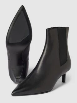 CK Calvin Klein Stiefelette Aus Echtem Leder Mit Pfennigabsatz Modell 'KITTEN' - Schwarz -Damenbekleidungsgeschäft 65b3ahho9so4egpmad95cgq19op56l1m8h2lajq39cp42e219p0jal9j8p3l2iq49kq4kka29d5jekika8o3gcpocosj6c3371h36dpk6ksjie9g6hgjic1l6sq3gp9l6tj3eog