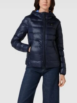 Blauer Usa Steppjacke Mit Label-Detail - Marineblau -Damenbekleidungsgeschäft 6cokakqc9l34sji28sp58ia4ap84mj2aap64ajih61636jhg6583aja964qjej2h6l84kjaa9p1jagqg9co62chm6ks36o9p6gq38c9k74pjeohh6gs68or375j64d1n6so66p0