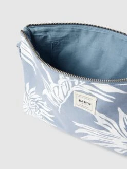 Barts Kosmetiktasche Mit Label-Detail Modell 'JUNO' - Bleu 10 Barts Kosmetiktasche Mit Label-Detail Modell 'JUNO' - Bleu -Damenbekleidungsgeschäft 6d54mda48l1j0c1oa0okajim6l242hpg9ss3eh25a10kok2ga8pkcd26716k8dqg98qjcgpg9164ah296oo3gcr5c8s66e1n6dij2d1kcko30o9gcdi6aohi6hhm4dpi64qj0e0