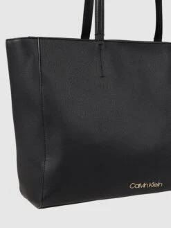 CK Calvin Klein Shopper Mit Label-Applikationen Modell 'MUST' - Schwarz 12 CK Calvin Klein Shopper Mit Label-Applikationen Modell 'MUST' - Schwarz -Damenbekleidungsgeschäft 6dal6cpm6d84ckqh6p548jib7114ad23757j2d9l84skaipn84qk4ghk8krj4jhma183ij1n996jihijako3edpg74s3adpjcdhj8cpkc4rjgo9hcgsjccr1cor3ec1m60oj4c0