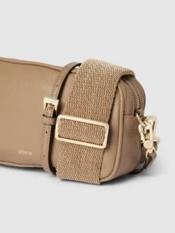 Abro Umhängetasche Mit Label-Detail Modell 'TINA' - Taupe 9 Abro Umhängetasche Mit Label-Detail Modell 'TINA' - Taupe -Damenbekleidungsgeschäft 6db4eia46p1kej2gah856k2c6l54mcid8574agi860q34l238l83icid7194ulho6os54ipn94sk6l23ap3mcpj26ko34o9k6sr62c9k70p32eb66lgmcdpo75j66o9kcgom2co