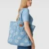 WOUF Shopper Mit Allover-Muster Modell 'Drew' - Jeans -Damenbekleidungsgeschäft 6h23cjpj6kqk4jq88sr4qgi965al0iq7754kcdpk6cr3eca99h458ihm854jika18h4ksj2c6h1kac2j6co62db564r68opj6ko38d1k6lgm8o9mchijgor26osmac1o61ij2d0