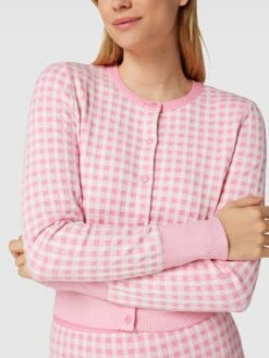 Marc Cain Strickjacke Mit Allover-Muster - Pink -Damenbekleidungsgeschäft 6ks34lag9go3egam64q54dhpa91k4l2j85aj0l9j74o36hpj9pakak2b9gp34jpgal8kok25654lcc1i8so6ae31cgp66dr264p66c1k75gj8ob669ijac1k75gjac1o6kp38p8