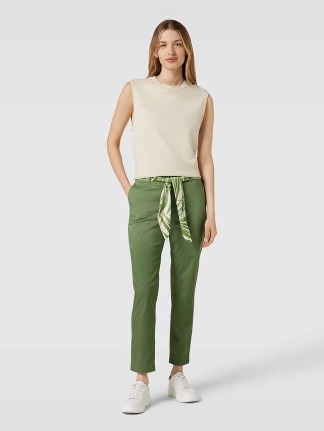 Christian Berg Woman Chino Mit Stoffgürtel Modell 'Sateen' - Schilf 3 Christian Berg Woman Chino Mit Stoffgürtel Modell 'Sateen' - Schilf