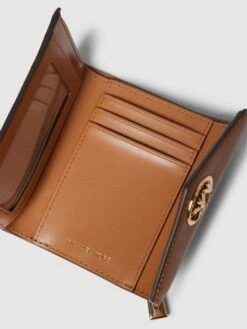 MICHAEL Michael Kors Portemonnaie Mit Label-Applikation Modell 'GREENWICH' - Mittelbraun 7 MICHAEL Michael Kors Portemonnaie Mit Label-Applikation Modell 'GREENWICH' - Mittelbraun -Damenbekleidungsgeschäft 6p746ia59964iiic6ha4ili5a14j8d258l9kae2e9p45ckia690jeh1oa9ajig9malaksi278d2l2h2k68o3coj468s30oj56tij2dpk6ti3ioj2cli3cpj36lij0c9ocoq38oo