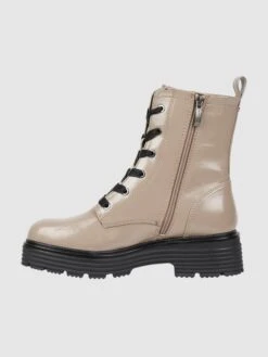 Tamaris Boots In Lack-Optik - Taupe -Damenbekleidungsgeschäft 6so4si27a11lcki5a58kgcaa9l6j4i9m94rkchik9t25clhi8d842c2lagp4qh2m84o48k2l6194uhhk6so6ae36cph3ecr46sqj2c1k74qm2e9i70ojadb6c9imco9h6pij6do