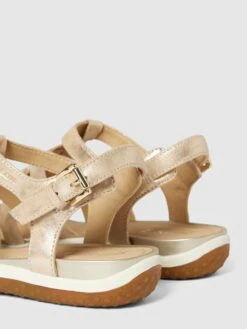 Geox Sandalen In Schimmernder Optik Modell 'VEGA' - Sand -Damenbekleidungsgeschäft 6sq48d256l73edak991l4c2g913kihqi9d23chhk8t0j2k9k9h0kic9j8sol6kak8h4k4hik9go58l9o8l3jgp9oclh30chn6gom6c9k6op68eb46spj4chmc9h3ephp6gojido