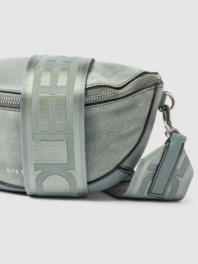 LIEBESKIND BERLIN Bauchtasche Mit Label-Detail Modell 'ALMA' - Rauchblau 4 LIEBESKIND BERLIN Bauchtasche Mit Label-Detail Modell 'ALMA' - Rauchblau – Bild 2