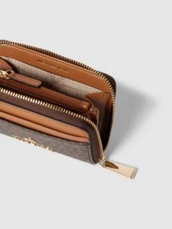 MICHAEL Michael Kors Portemonnaie Mit Label-Applikation - Mittelbraun 7 MICHAEL Michael Kors Portemonnaie Mit Label-Applikation - Mittelbraun -Damenbekleidungsgeschäft 6tb32h1nal14ml1hako4mgik9d13gkib9t8k6d2ka114oiab650kciihap8jecq1al24gg9j6h7laea8613j0oj268o30cj6ckr3ec1kclhjao9o60pm8pj46kr3eopi74q68d8