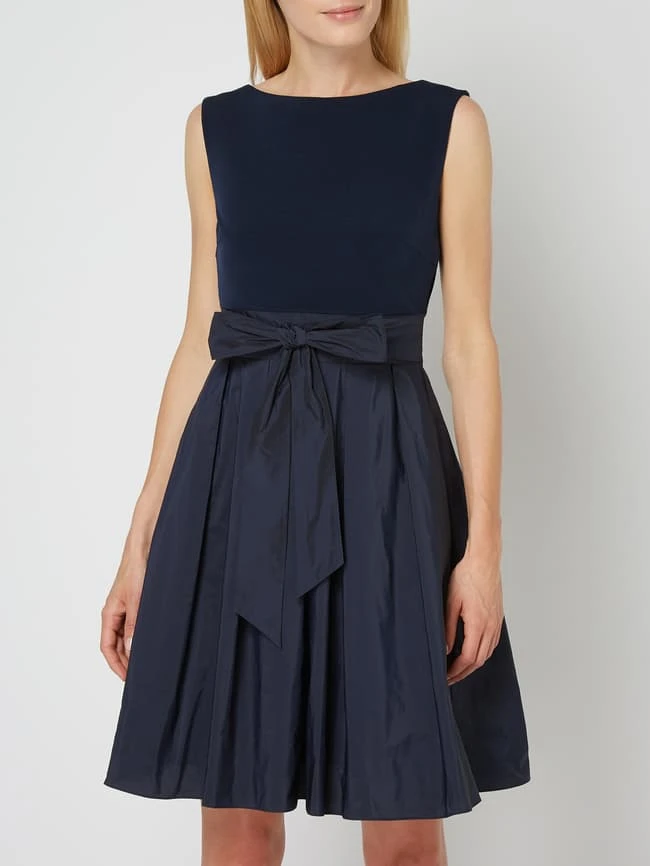 Swing Cocktailkleid Mit Fixiertem Gürtel - Dunkelblau 6 Swing Cocktailkleid Mit Fixiertem Gürtel - Dunkelblau – Bild 4