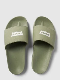 Levi’s® Acc. Slides Mit Label-Print Modell 'JUNE' - Olivgrün -Damenbekleidungsgeschäft 70rl2kae84o52kihaks54hpi651j2dho6op38eah8d93gji561348k2f899kgla78l5l2chl9l0kud9p8t3jee1gchj62p1j6ssj4dhk6cqj8e9m68q64dpocormadpo60qj8pg