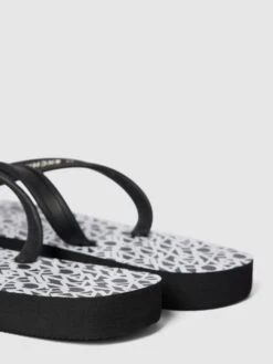 ARMANI EXCHANGE Zehentrenner Mit Label-Details - Schwarz -Damenbekleidungsgeschäft 750l6li674p4cd1h690kslim8l136jieap24kd2j89638di884okcjad8t742hak897kcj1m6srl6da968o68p9p6kr66oj268q34e1k6dgjgo9j6tgj4dppccs64d9oc5gjgo8