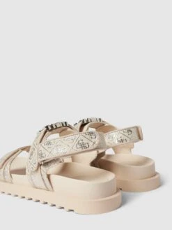 Guess Sandalen Mit Label-Print Modell 'FABELIS' - Beige -Damenbekleidungsgeschäft 756j0i2g9lb4ucqa65432ci56kpjej2l9d232jql75138di66145adi66114gj1p6h9l6gib94o5ah2g9l3j6ohj68p6adr5c8q66opk70qm6e9pc8s3cd1lccrj8cpl6ss64e0