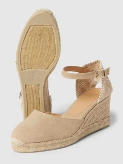 Castañer Wedges Mit Dornschließe Modell 'CAROL' - Sand -Damenbekleidungsgeschäft 7594kgaaacp3ajiia19l4ha888q5aci560rksj9h9d24sl9p8p8k8kq665b4ahab6545adqb9sr3gcak6l3jccr5cor68pb56opjie1kc4qj4ohkc8rjcdj5c5i36cr66so34d0