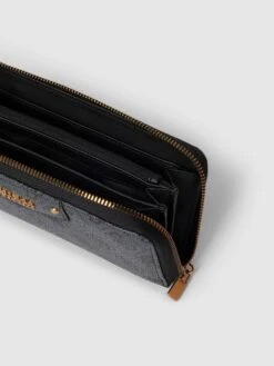 Guess Portemonnaie Mit Allover-Muster Modell 'ECO BRENTON' - Schwarz -Damenbekleidungsgeschäft 84pkak9j91332kqi6t1kekid9d83ekpna8pkec1k61ajah26a8o4kl2d6l9jiiaf9t8kiha16p7kedpp693mcopl6ti3ec1pcko30dpkcoq36e1n6phmadpmcdj32o9g68q38cg