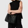 Emporio Armani Handtasche Mit Label-Details - Schwarz -Damenbekleidungsgeschäft 853k6ki49t6l6i2c9l554l1g8l9l4la86kq4odaiap9k4iqk691kcj259hb34e2ma96kqkak8p6jicql753j4o9lcdj34ohj6kr3cc9kccp38e3370q62cho75ijedb16hijip8