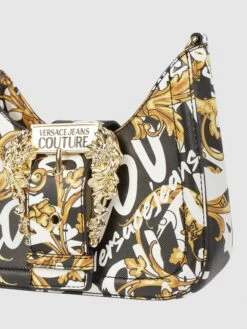 Versace Jeans Couture Pochette Mit Logo-Muster - Gold 10 Versace Jeans Couture Pochette Mit Logo-Muster - Gold -Damenbekleidungsgeschäft 853l4gih61350la99sqjgdqg8gq4ci1k6l84qdal61ajeli48594ec2c88pj0dhk998jglic9h9l8h1n6h3jio9i6somccj565gm8ohk6lhj8o9pckq3ae9j6os36pho6ti3idg