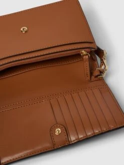 MICHAEL Michael Kors Umhängetasche Mit Allover-Logo Modell 'CHARM' - Cognac -Damenbekleidungsgeschäft 856kaghj85932gam6cr4mjqb895kgiifad932gah75132i1p6h9ksl2k98q30j2ca56kihqj9p7k2da19ko6ap1kccq64e9g6dh6ad9k68qj0e1i6spj2cpgcosj2p1h70o30e8