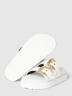 Versace Jeans Couture Sandalen Mit Plateau-Sohle Modell 'ARIZONA' - Weiß 10 Versace Jeans Couture Sandalen Mit Plateau-Sohle Modell 'ARIZONA' - Weiß -Damenbekleidungsgeschäft 890kogi5910l6da4a54kclhh6p3kochl8sokqdad851kali29cr4edab60q36i249t450dqm89356ci76t3j4cpo6csmcdj464qj0o9kc8rmae34cos6cdj4cdj38ob460q36do