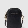 VALENTINO BAGS Handytasche Mit Allover-Logo Modell 'RELAX' - Schwarz -Damenbekleidungsgeschäft 89338dq39kq4qg9oap748ja68h5jckij8p2j8iph9d0lajij8spk6ca6aks3ad2165ak2hhl713k6la78go3gp33c5gm8cpgcos34c1k6coj6o9h75gj2e1gchhmcdpj6tj3ioo