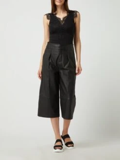 Pieces Top Mit Spitzenbesatz Modell 'Ilu' - Schwarz