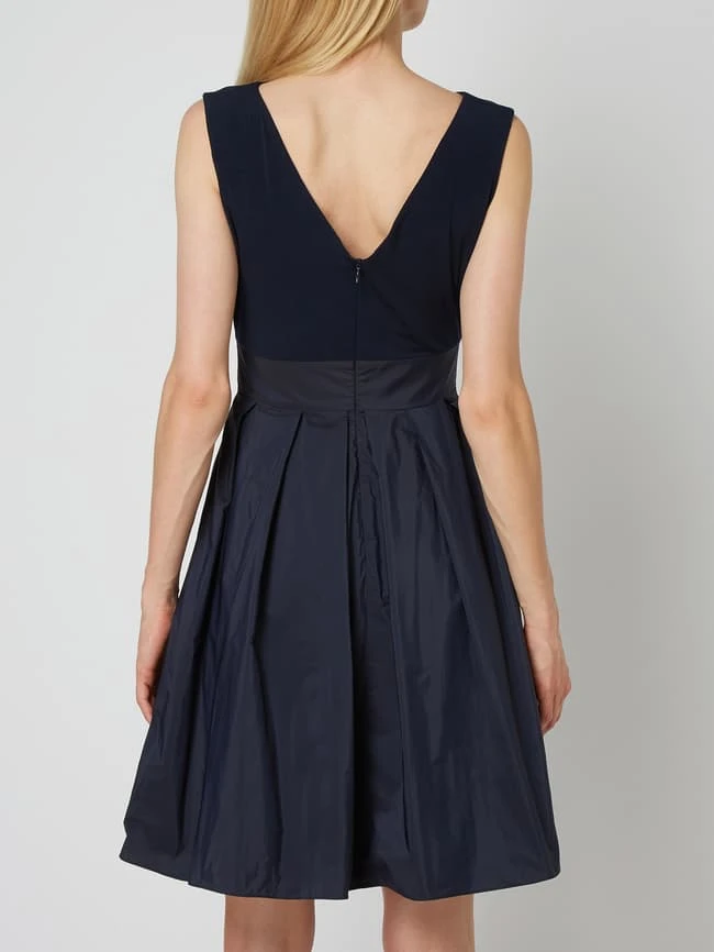 Swing Cocktailkleid Mit Fixiertem Gürtel - Dunkelblau 7 Swing Cocktailkleid Mit Fixiertem Gürtel - Dunkelblau – Bild 5