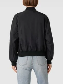 Marc O'Polo Blouson Mit Label-Details - Schwarz -Damenbekleidungsgeschäft 8go38kaj6184mkhla8rjak24ap0j8k259krlad1p64p4ag9l950k6kic91b5cj2m9p734kqkad1l0ki5653m4c1lclgm6chhcgojed1kc4p3go9kcpim4c1m70o30e1ocko66e8