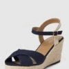 Tom Tailor Wedges Mit Label-Detail Modell 'Basic' - Marineblau -Damenbekleidungsgeschäft 8h938li7ah74gcqk8gpl8c9g75b3gh1i752kuk9n9sqked2168s3ahihap9kcdid91b4akpi8cojij2lal3jaob1ckqm8dpi70sj8opk75i32e3160q3goplc4s38cr460p6ae0