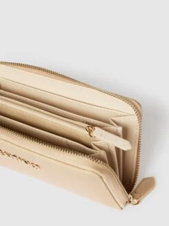 VALENTINO BAGS Portemonnaie Mit Label-Detail Modell 'Divina' - Gold 7 VALENTINO BAGS Portemonnaie Mit Label-Detail Modell 'Divina' - Gold -Damenbekleidungsgeschäft 8l548l2i9h7lak2274s4aj1l995ksh9i8h6kajhka52l4ea59cq4gjib6gs3ai1k61150kpm6l9jghph653jap1mccs30d1o74oj6o9k68rjce9pccr30oj565ijichj61i3ac0