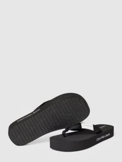 Calvin Klein Jeans Zehentrenner Mit Label-Details Modell 'FLATFORM' - Schwarz -Damenbekleidungsgeschäft 8orl6ea36p0kih2ja12k2cq16p44ogpl9p64qii3a94jai9h64ol6eai8sqj4lal612kcla7654k8i2aaoo34chkcgqmaphnc9im8d9k75imao9k65i34cj4c4r6apb6ccsj4og