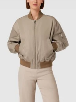 Marc O'Polo Blouson Mit Label-Details - Taupe -Damenbekleidungsgeschäft 8p6k6dq36d44keahagol0ha168sl0dqi6sokochiakrl4chiaha4ucql89948hi775830jae6l9k8gq9853m2dhh75gjior271hj6d1kcgojae9jcksj0e32c8qmco9gcgojcoo