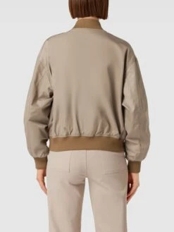 Marc O'Polo Blouson Mit Label-Details - Taupe -Damenbekleidungsgeschäft 8p9kscpo6cp56k236pa34cia69952ca89sojik1j8t0jaka384r56i1g9h64kjqm8gplai9oa19l4ea3al3jcchpccpj8dhp69hj2c9k6oqm8e1p74o64dhp6hij8opnclh30c8