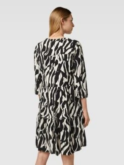 Comma Knielanges Kleid Mit Tunikakragen - Schwarz -Damenbekleidungsgeschäft 91456jq869242hq68da3ak9h60p54jpg8d74eiik692kgi1j6da4ili371130h9k75832had911jecpi70o6apj46lgm8opj6sq64cpkc4s3aoj66orjap9i6gsm2cb56cpj0c8