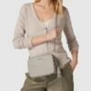 MICHAEL Michael Kors Umhängetasche Mit Label-Applikation - Hellgrau -Damenbekleidungsgeschäft 91530ga3a0o4ce2j6h53ec246gsj0gqa9kskegpn61b46l9l8gql6d2j6db4sk2j9pa4chahad0j4iil6so34o9hc4pm2ob2cphjiopk6hj6ae1jcdj3ed1k70p66d3469hjadg