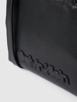 CK Calvin Klein Tote Bag Mit Label-Detail Modell 'NEAT' - Schwarz -Damenbekleidungsgeschäft 94s4uc9n9ssl6e1p9l94ai1i94p54caba0ojacq69d0kugq59kslacag8l23ijpj9kokgl2f84qj2c1n9co30oj2ccs68chnc4pjiphk60s3ce9nckrm8c1jccsj6d1j6phmacg