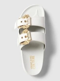 Versace Jeans Couture Sandalen Mit Plateau-Sohle Modell 'ARIZONA' - Weiß 11 Versace Jeans Couture Sandalen Mit Plateau-Sohle Modell 'ARIZONA' - Weiß -Damenbekleidungsgeschäft 98skmla988rkij218t8kcc2a6564ocic8h234kiiap5kachm6sr4cgqf9d9jec266h84me2a8l1kmjhmal3m6phmc8pjcohm74oj2p1k70qj0e1icopjaeb46hj66p3460ojico