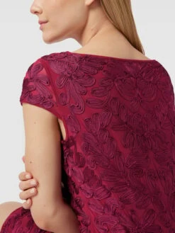 Christian Berg Cocktail Etuikleid Mit Strukturmuster - Kirschrot -Damenbekleidungsgeschäft 993kscic9d54mdpnal1kghif8p5lag9i9h1j2gi2a0rjeji884ok8kadakojgeah91734ii76l0kckpja0o68cph64qj8dr46oq6cc9k6crj2eb168o68e1ic5gmcdb270o66e8