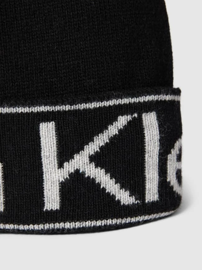 CK Calvin Klein Beanie Mit Label-Detail Modell 'ECO REVERSO' - Schwarz 4 CK Calvin Klein Beanie Mit Label-Detail Modell 'ECO REVERSO' - Schwarz – Bild 2