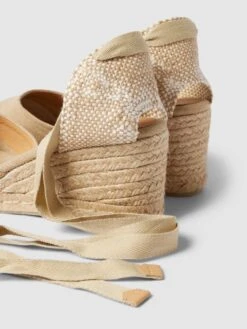 Castañer Wedges Mit Schnürverschluss Modell 'CARINA' - Sand 9 Castañer Wedges Mit Schnürverschluss Modell 'CARINA' - Sand -Damenbekleidungsgeschäft 99642k1oapb50e2h84o58dik84oj0i2198r5ci2e9184scpl8h9kiiqg9h8l0iik994kchph6d93elac6l3jiopm71j34e1gc8sjgphk60r38e31ckrj4p9jc5h32phg6phjapg