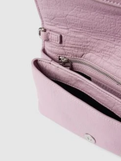 LIEBESKIND BERLIN Handtasche Mit Label-Details Modell 'ELOISE' - Flieder -Damenbekleidungsgeschäft 9993cgq2992jal9i9l144k2haoo3ihaa999jgk2c6kp4gd9l6ssj4kpk9l7kggi3a964egq175b48cpj8l3jeor260q34chjcgs3eohk6ss30ob5c9i66e1jc9ijadhmcphmco8