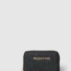 VALENTINO BAGS Portemonnaie Mit Allover-Logo - Schwarz 2 VALENTINO BAGS Portemonnaie Mit Allover-Logo - Schwarz -Damenbekleidungsgeschäft 9d5l6chjap55ch9p8hb3agid7194ejia657jch1g6t3jciag8krkueab9l950ca1a1a32cq984s42kq4ap3jecj168r6ce1l6go62dpk6tgmae1n75ijcp9occrj0db564q62co