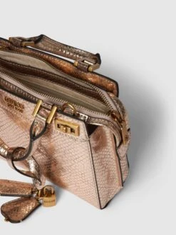 Guess Handtasche Im Metallic-Look Modell 'KATEY MINI SATCHEL' - ROSE GOLD 11 Guess Handtasche Im Metallic-Look Modell 'KATEY MINI SATCHEL' - ROSE GOLD -Damenbekleidungsgeschäft 9d9l6i256t74ad9j9db4gcq998rkmc228p25cc2570s3cha16574egqb6kpkehaia9158ga99ssl2h2268o36chg6thj8d9h6tgjgopkcor3ieb275j66oj3cdi36p1h71j32p0