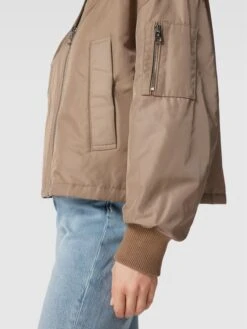 Marc O'Polo Bomberjacke Mit Stehkragen - Taupe -Damenbekleidungsgeschäft 9h1kckhn95958hpo98ol2ipl8964ida68t9kolagap3kii2j64qk6cqk8943ii2l995j2jpi6t1j4i1h953jac9n6sojedj3c8smae9k6sq66ohgccp32oj36crm4chi68s32p0