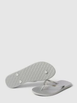 Roxy Zehentrenner Mit Label-Applikation Modell 'VIVA' - Silber -Damenbekleidungsgeschäft 9kr3cj256h4kegqba0q4khab74s3ik9h98rj4daa9d75ajil6l44gkpo8srkce1h8t33gda6915jeia168o30dho64q38d1j69hmaopk6him6e1i6op34o9ic8ojaeb6c9gj4p8