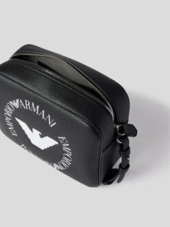 Emporio Armani Umhängetasche In Leder-Optik - Schwarz 11 Emporio Armani Umhängetasche In Leder-Optik - Schwarz -Damenbekleidungsgeschäft 9l150lai75a34cq57194kjah98okigq19l948die9h6l8l29a56kcl2h90qjck2c8585ac1ka99j4dq7a8o62oj46sq3ec31cdij0chk61h34e1n6ko6ccr1clh6cphnclijccg